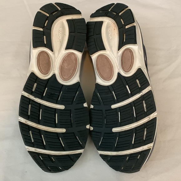 Brooks women’s Dyad 11 running shoes, size 9 - Picture 4 of 7